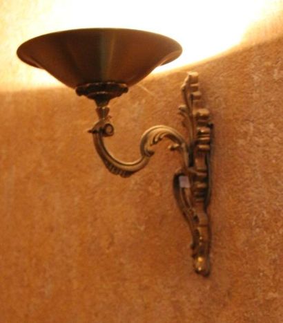 Paire d'appliques en bronze à une lumière...