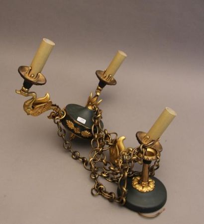 Suspension en tôle laqué noir et bronze à...