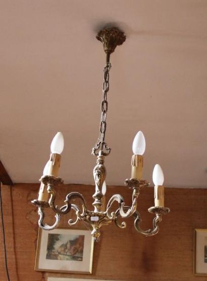 Suspension en bronze style rocaille à quatre...