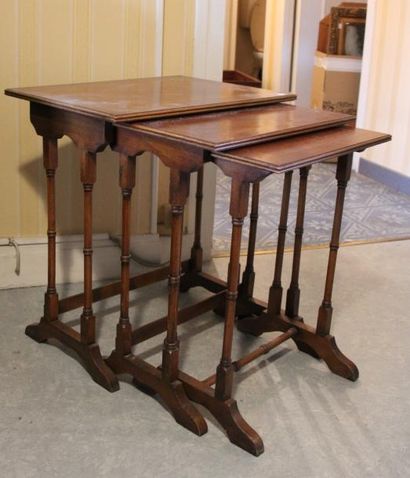 Tables gigognes