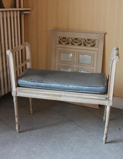Banc en bois laqué canné style Louis XVI