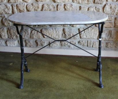 Table de bistrot à piètement en fonte, plateau...