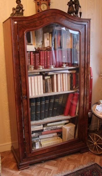 Vitrine en placage d'acajou à une porte XIXème...