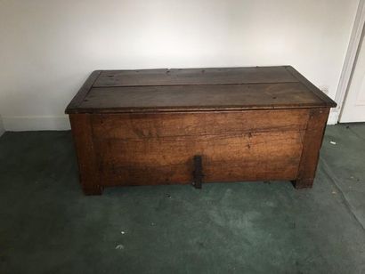 Coffre en bois naturel, éléments anciens...