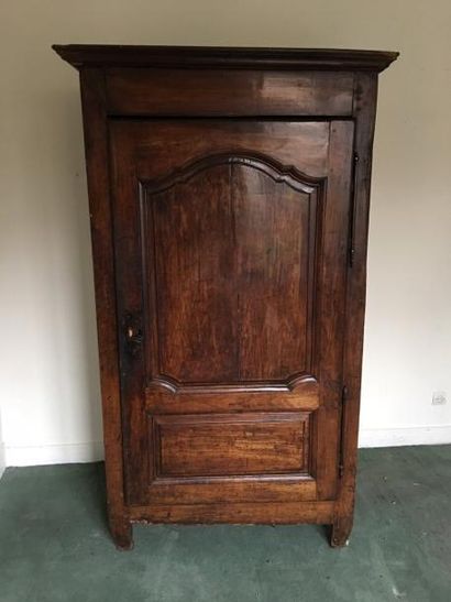 Bonnetière en noyer à une porte moulurée,...