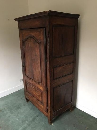 Bonnetière en noyer à une porte moulurée,...