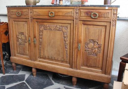 Buffet en bois naturel dessus marbre années...