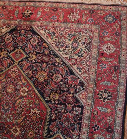 Tapis fond rouge