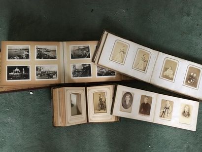 Lot de cinq albums de photos anciennes