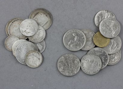 Lot de pièces en argent (usures) : - une...