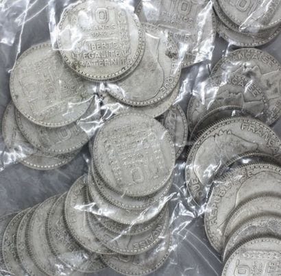 Deux pièces de 20 FF et trente quatre pièces...