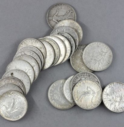 Vingt trois pièces de 2 FF Semeuse en argent...