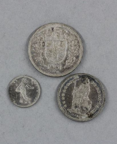 Lot de pièces en argent : une pièce de 5...