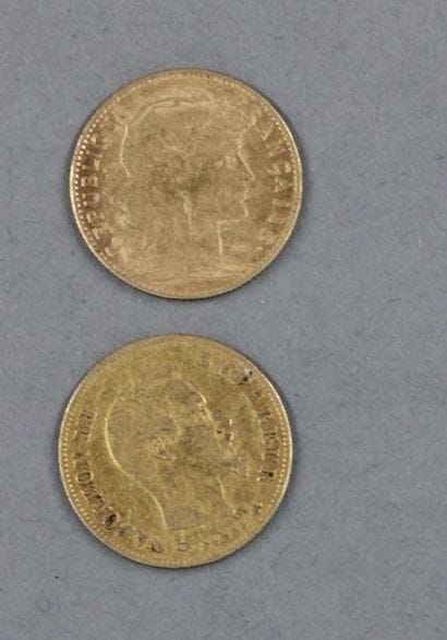 Trois pièces de 10 FF en or jaune 1859-1907...