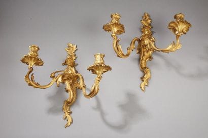 Paire d’appliques en bronze doré à deux bras...