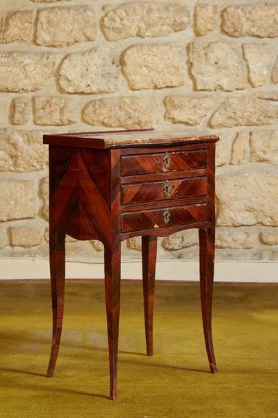 Petite table chiffonnière en placage de palissandre,...