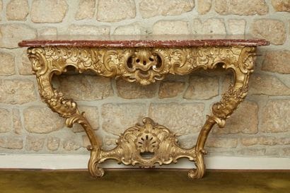 Console de forme chantournée en bois sculpté...