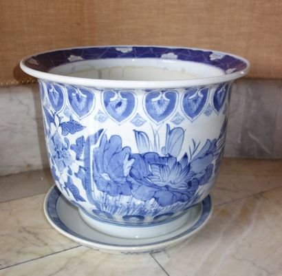 Cache-pot en porcelaine blanc bleu et sa...