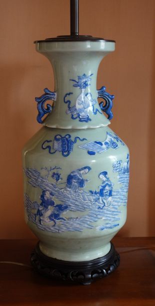 Potiche en porcelaine céladon, montée en...