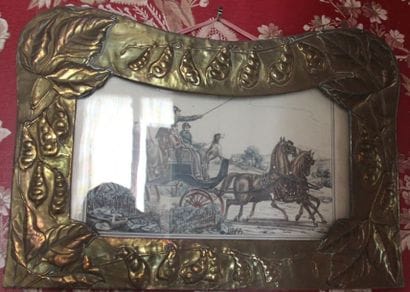Gravure polychrome dans un cadre en laiton...