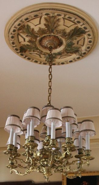 Suspension en bronze à dix huit bras de lumière...
