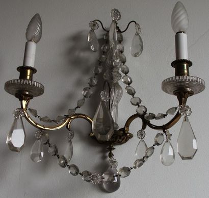Lustre en métal doré et pampilles à douze...