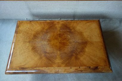 Table basse en placage de ronce, Années 80...