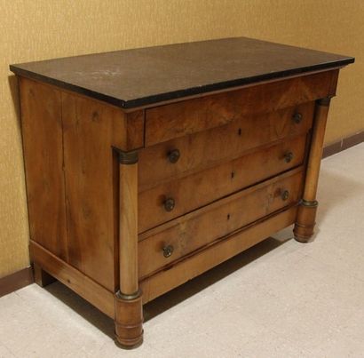 Commode en placage de ronce à colonnes détachées,...