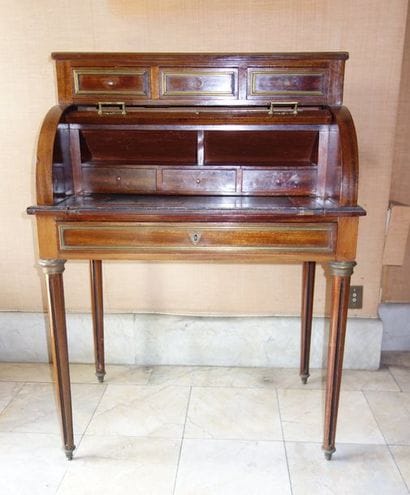 Bureau cylindre de dame à gradins en acajou,...