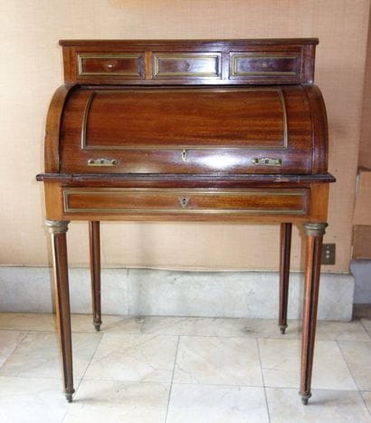 Bureau cylindre de dame à gradins en acajou,...