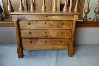Commode en bois naturel à colonnes détachées...