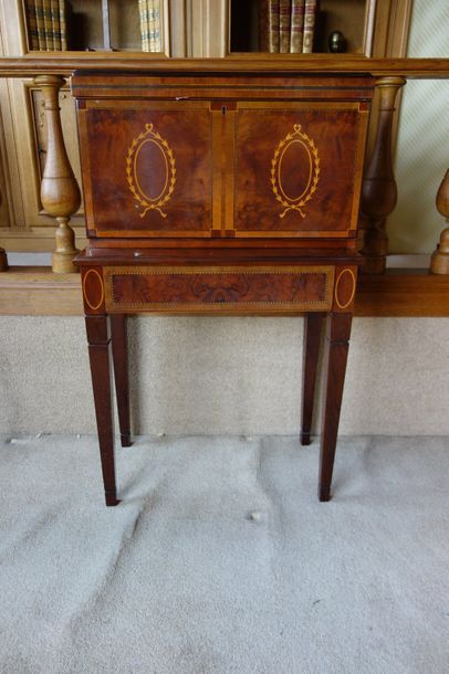 Commode en bois naturel à colonnes détachées...