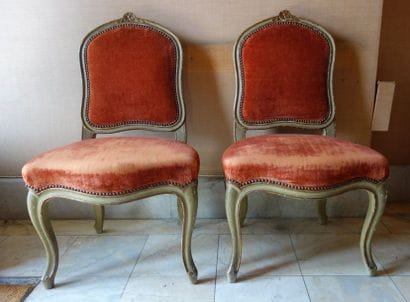 Paire de chaises à dossier droit en bois...