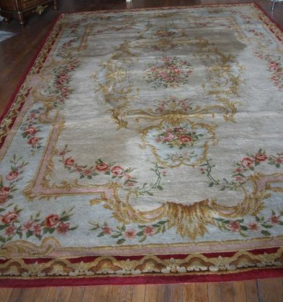Tapis en laine à décor de fleurs style A...