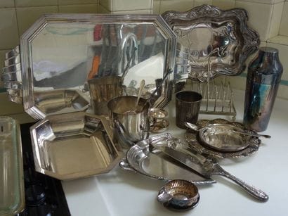 Lot divers de plats, coupes… en métal ar...