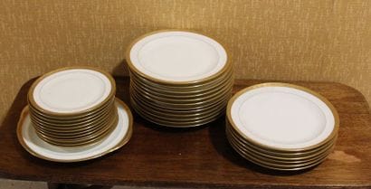 LIMOGES Service à gâteaux en porcelaine blanche...
