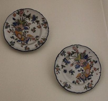 Cinq assiettes décoratives