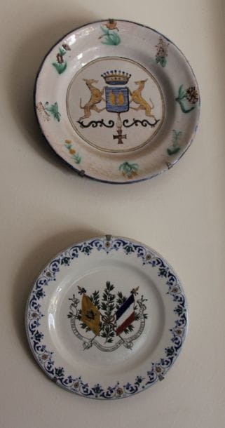 Cinq assiettes décoratives