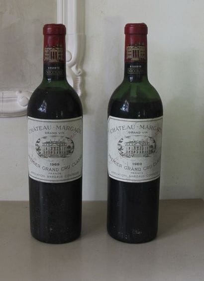 2 bouteilles Château Margaux 1969 (1b et...