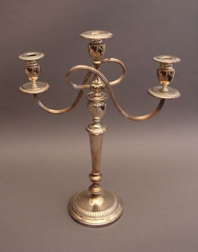 Paire de candélabres en argent 800°/°° à...