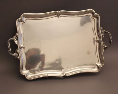 Plateau rectangulaire mouvementé en argent...