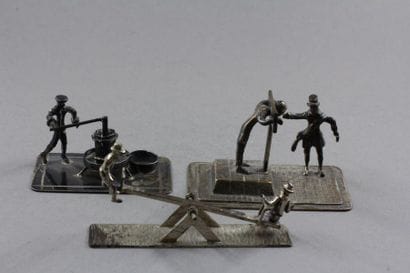 Lot de trois groupes de personnages en argent,...
