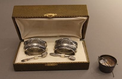 Paire de salières et leurs cuiller à sel...