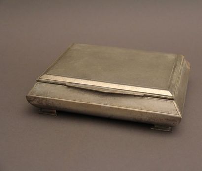 Boite à cigarettes quadripode en argent 800°/°°...