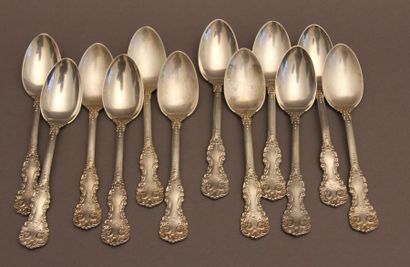 Douze cuillers à dessert en argent à spatule...