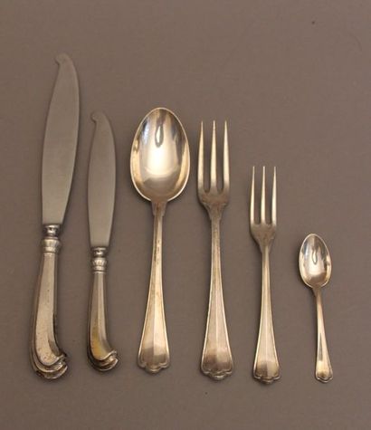 Partie de ménagère en argent et argent fourré...