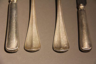 Partie de ménagère en argent et argent fourré...