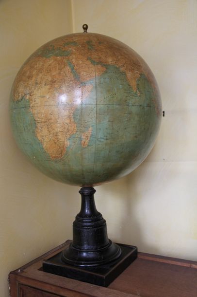Globe terrestre par « Ch. Larochette, dressé...
