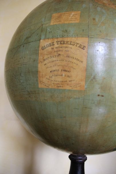 Globe terrestre par « Ch. Larochette, dressé...