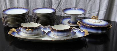 Partie de service de table en porcelaine...